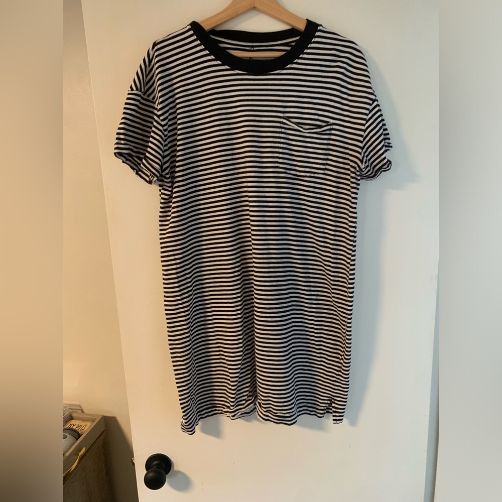 Time and Tru black & white striped Tshirt Dress- size L (10/12)